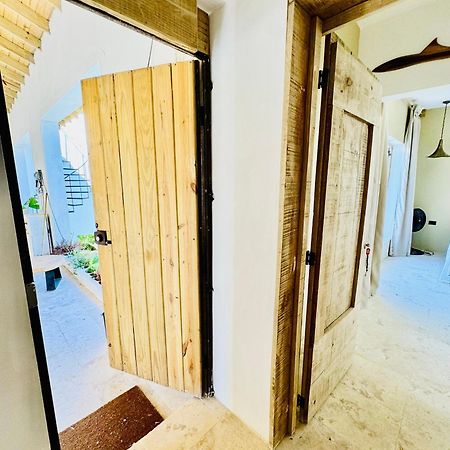 Suami S Room Casa Padura Кабарете Екстериор снимка